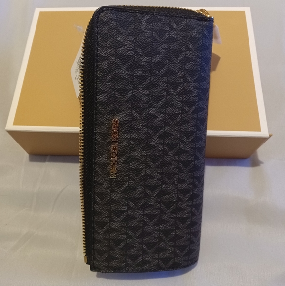 Michael Kors Jet Set Large Logo Quarter Zip Wallet - Picture 7 of 10